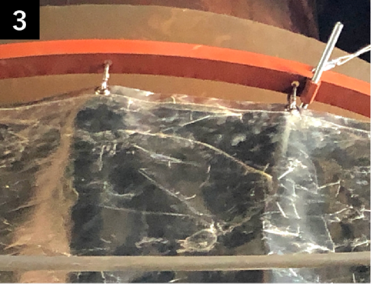 フィットにハトメ加工しています