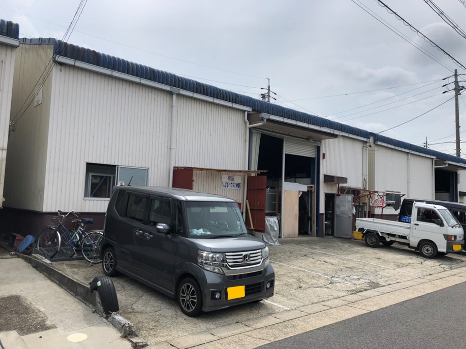 学童施設のスレート屋根下と天窓に施工で快適！