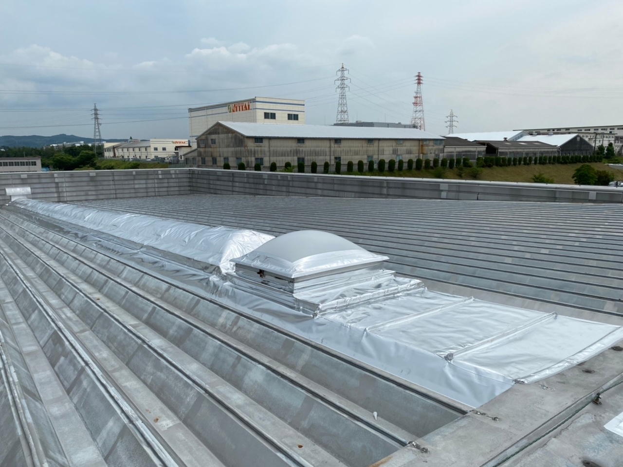 “夏の暑さ対策” と “雨漏れ対策” を兼ねて採用