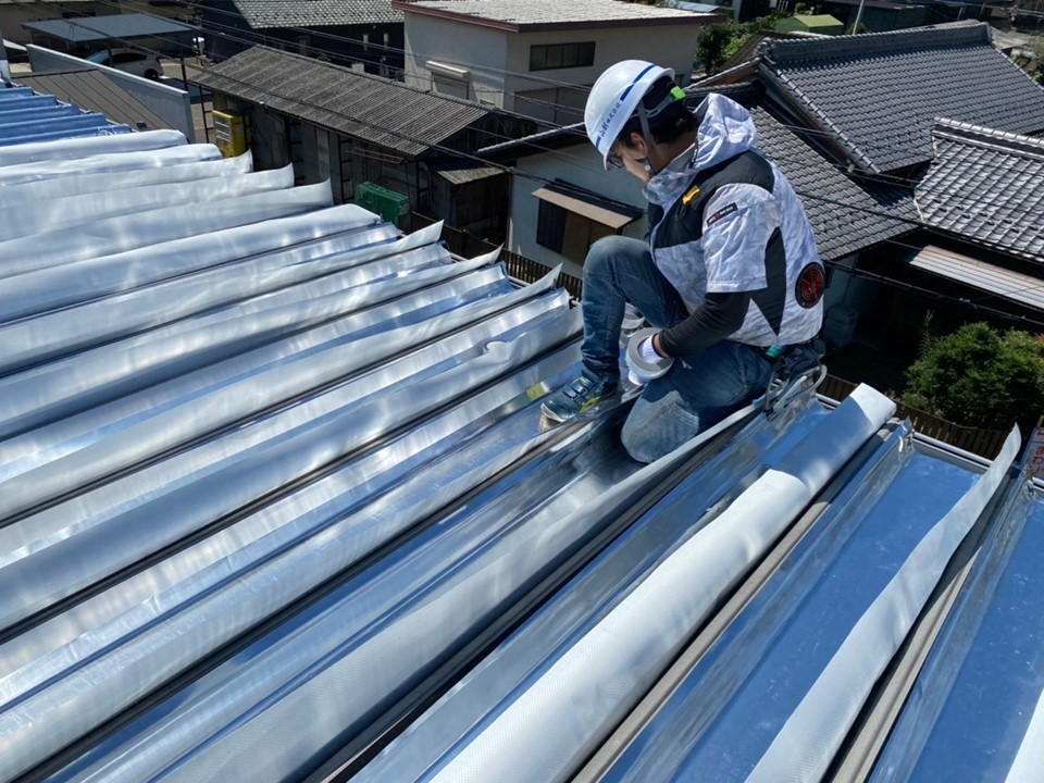 屋根と壁にサーモバリア！<br>工場の暑さ対策