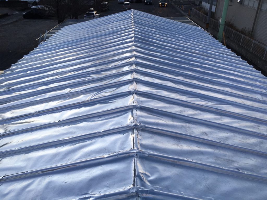夏の暑さ対策、冬の寒さ対策に<br>屋根と外壁に施工