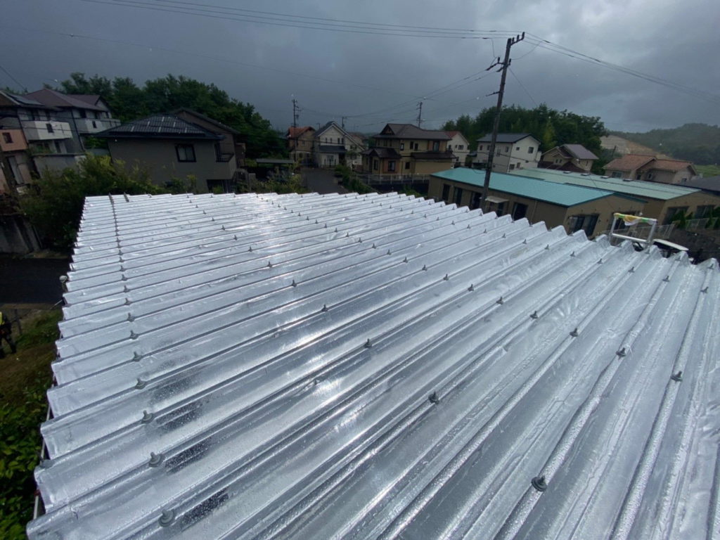 夏の暑さ対策、屋根の保護の為に導入