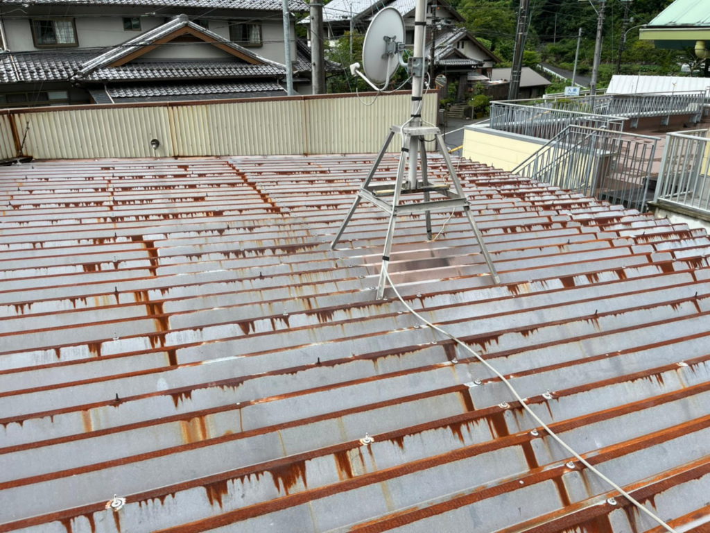 折板屋根の暑さ対策に採用