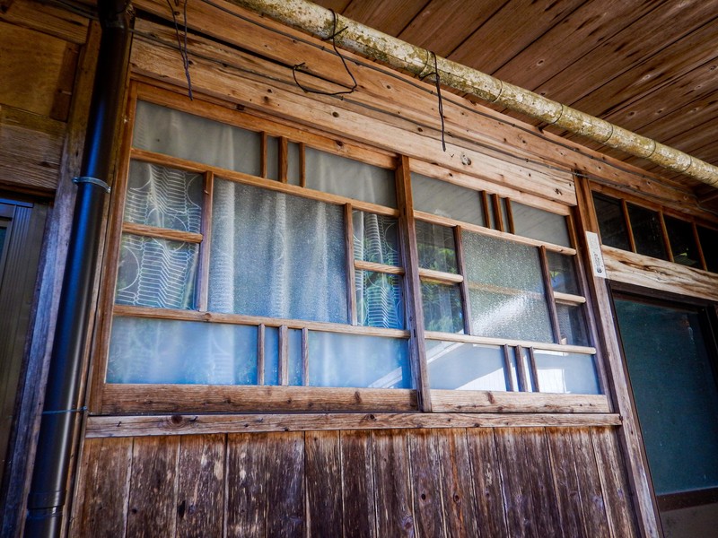 木造の窓