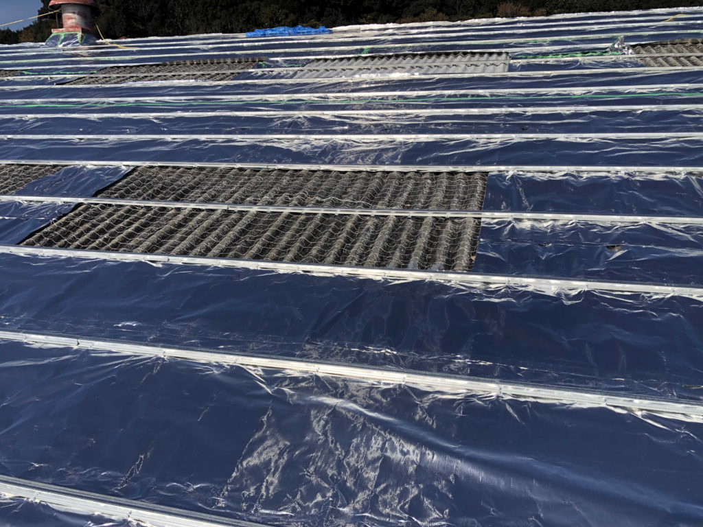 屋根の老朽化によるカバー工法<br>夏の暑さ＋冬の寒さ対策にサーモバリア
