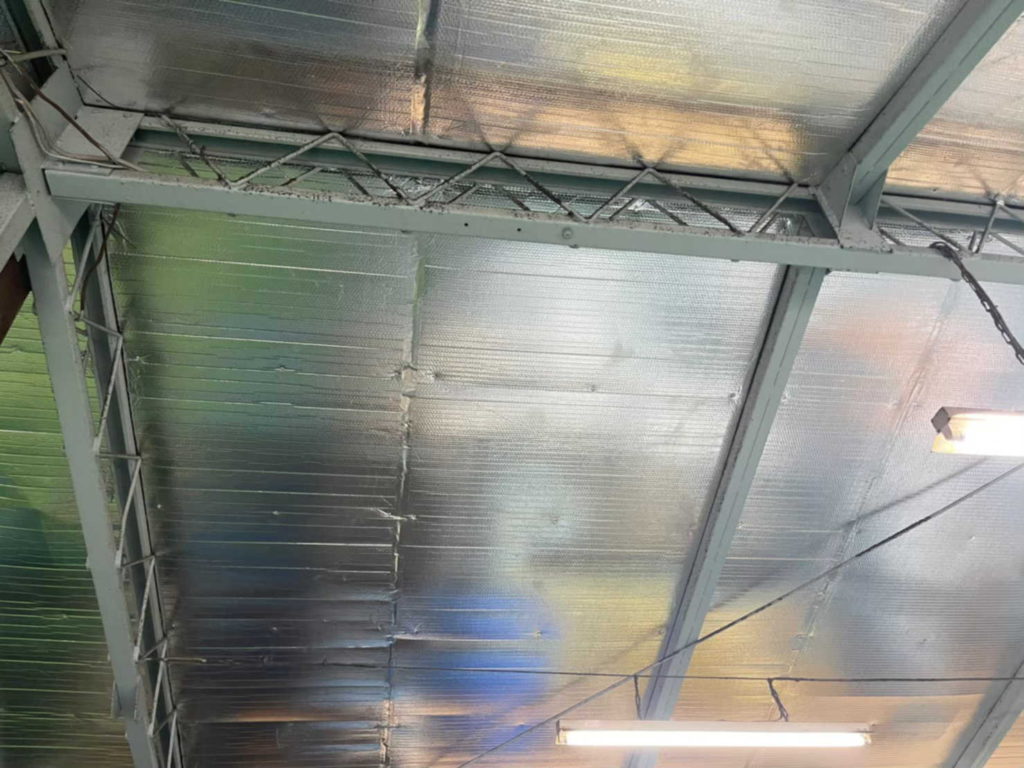 工場内の天井も低く、暑さにとても困っていました。<br>導入後は工場内がヒンヤリして、とても働きやすくなりました。