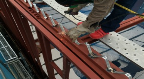 折板屋根の施工手順を知ろう。折板屋根の施工種類、「重ねタイプ」の施工手順を解説します。 | 株式会社ライフテック