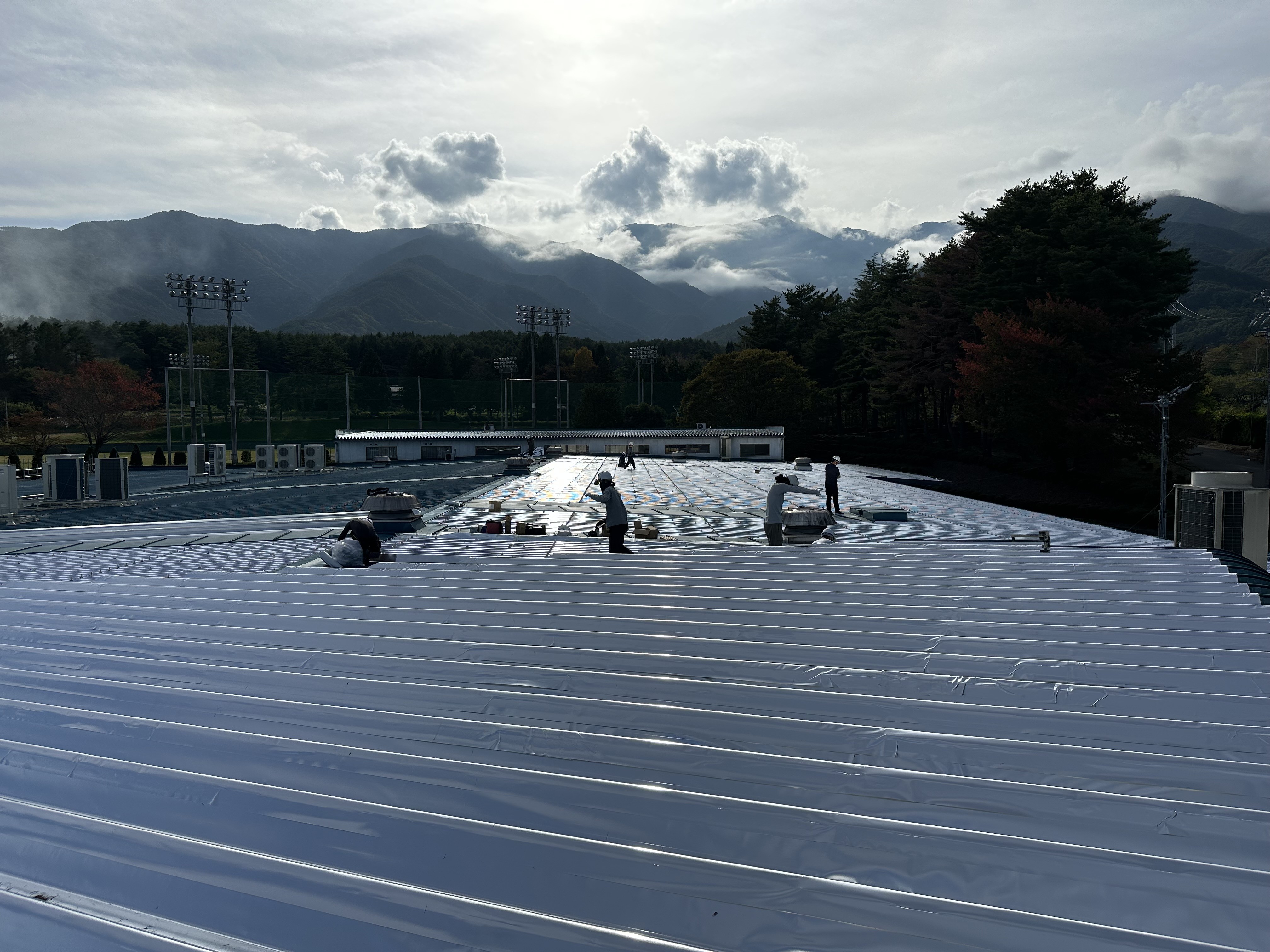 10,000㎡の折板屋根に遮熱対策