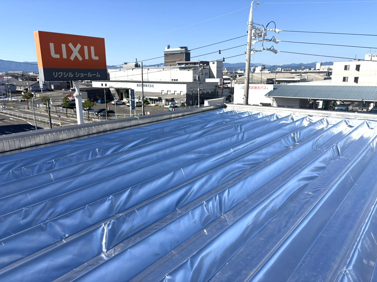 ”空調の効きが悪い”ショールームを改善　屋根上施工のため業務に支障なし