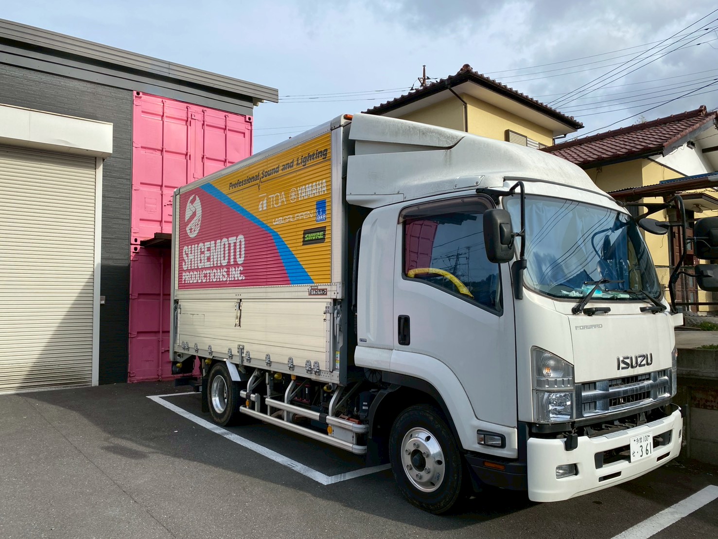 楽器配達トラックの荷室に施工　”トラックの暑さ対策を考えている方、一度体感してほしい施工”とのお声